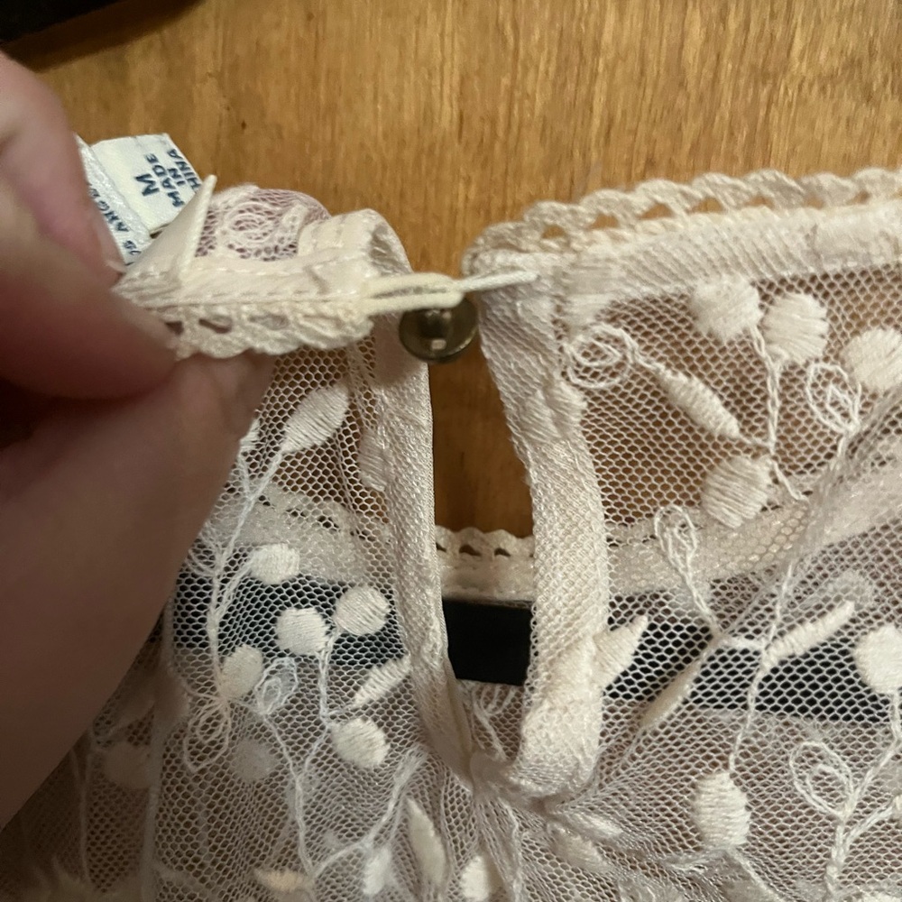 Women's Patterned Lace Top NWOT - Picture 10 of 12